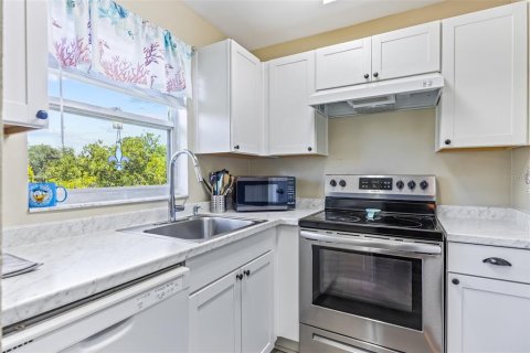 Condo in Merrit Island, Florida, 2 bedrooms № 2236116 - photo 8