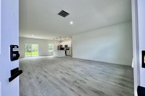 House in Beverly Hills, Florida 4 bedrooms, 175.4 sq.m. № 1840094 - photo 13