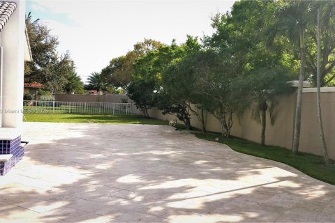 Снять в аренду виллу или дом в Плантация, Флорида 5 спален, 460.24м2, № 1921409 - фото 23