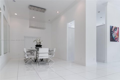 Снять в аренду виллу или дом в Плантация, Флорида 5 спален, 460.24м2, № 1921409 - фото 7