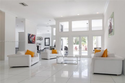 Снять в аренду виллу или дом в Плантация, Флорида 5 спален, 460.24м2, № 1921409 - фото 4