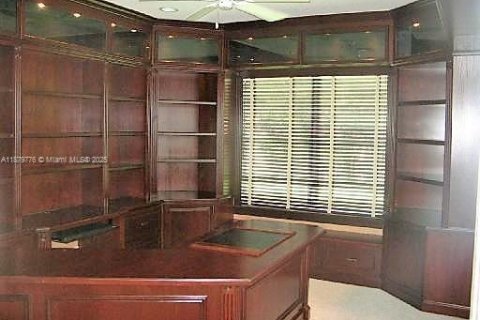 Снять в аренду виллу или дом в Плантация, Флорида 5 спален, 460.24м2, № 1921409 - фото 14