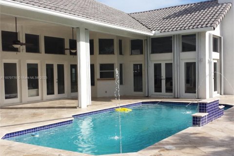 Снять в аренду виллу или дом в Плантация, Флорида 5 спален, 460.24м2, № 1921409 - фото 15