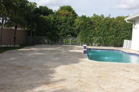 Снять в аренду виллу или дом в Плантация, Флорида 5 спален, 460.24м2, № 1921409 - фото 17