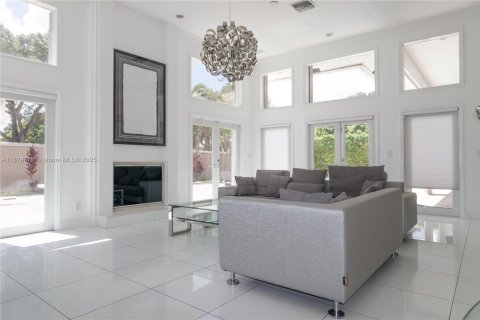 Снять в аренду виллу или дом в Плантация, Флорида 5 спален, 460.24м2, № 1921409 - фото 10