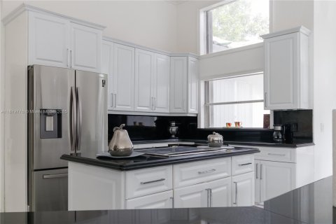 Снять в аренду виллу или дом в Плантация, Флорида 5 спален, 460.24м2, № 1921409 - фото 9