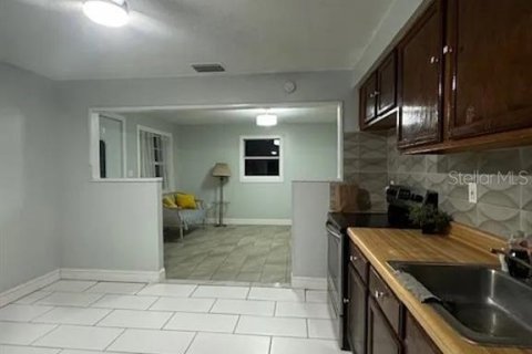 Casa en alquiler en Tampa, Florida, 2 dormitorios, 66.89 m2 № 1885712 - foto 4