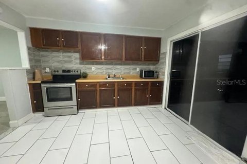 Casa en alquiler en Tampa, Florida, 2 dormitorios, 66.89 m2 № 1885712 - foto 3