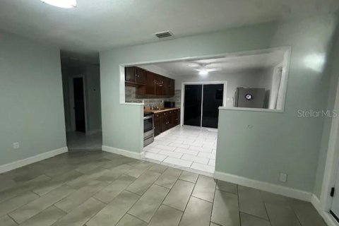 Casa en alquiler en Tampa, Florida, 2 dormitorios, 66.89 m2 № 1885712 - foto 5