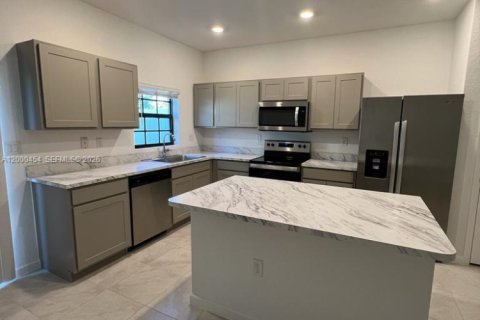 Купить таунхаус в Флорида-Сити, Флорида 3 спальни, 136.19м2, № 2067468 - фото 5