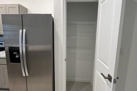 Купить таунхаус в Флорида-Сити, Флорида 3 спальни, 136.19м2, № 2067468 - фото 4