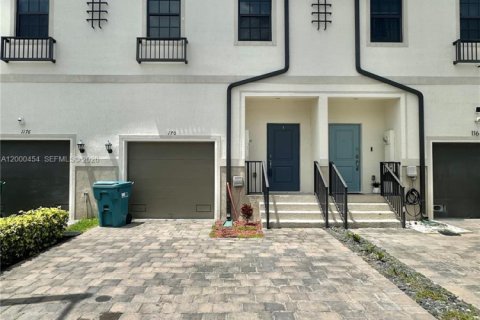 Таунхаус в Флорида-Сити, Флорида 3 спальни, 136.19м2 № 2067468