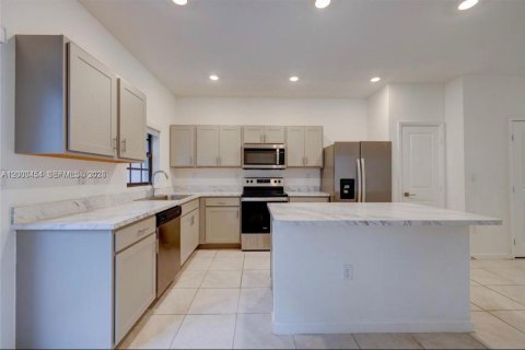 Купить таунхаус в Флорида-Сити, Флорида 3 спальни, 136.19м2, № 2067468 - фото 3