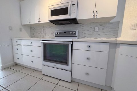 Villa ou maison à vendre à Miramar, Floride: 4 chambres, 188.78 m2 № 2005087 - photo 13