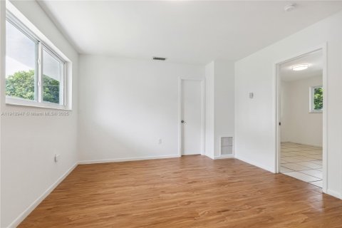 Appartement à louer à Miami, Floride: 2 chambres, 302.21 m2 № 1968758 - photo 8