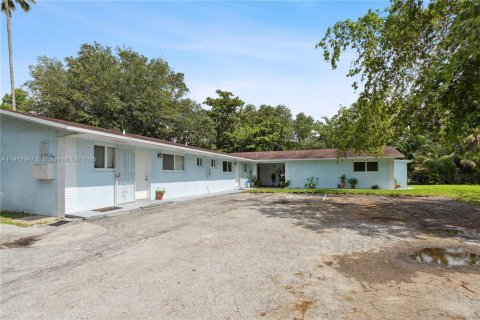 Appartement à louer à Miami, Floride: 2 chambres, 302.21 m2 № 1968758 - photo 1