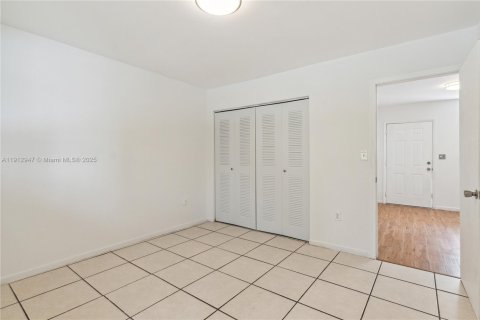 Appartement à louer à Miami, Floride: 2 chambres, 302.21 m2 № 1968758 - photo 3