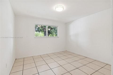 Appartement à louer à Miami, Floride: 2 chambres, 302.21 m2 № 1968758 - photo 4