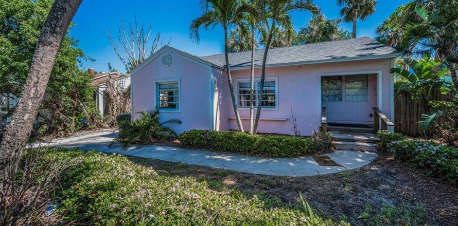 House in Clearwater, Florida 4 bedrooms, 140.1 sq.m. № 1593101