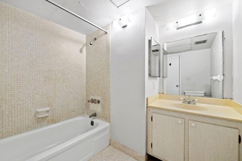 Condominio en venta en Oakland Park, Florida, 1 dormitorio, 70.61 m2 № 2088269 - foto 22