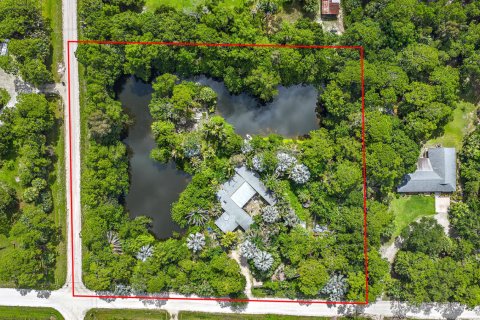 House in Jupiter, Florida 5 bedrooms, 191.56 sq.m. № 2260388 - photo 2