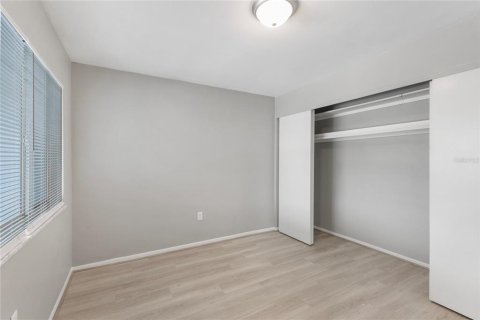 House in Largo, Florida 2 bedrooms, 126.9 sq.m. № 1832090 - photo 13