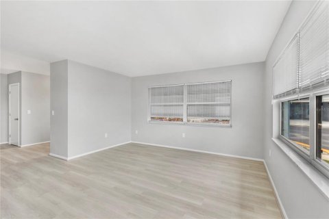 House in Largo, Florida 2 bedrooms, 126.9 sq.m. № 1832090 - photo 5