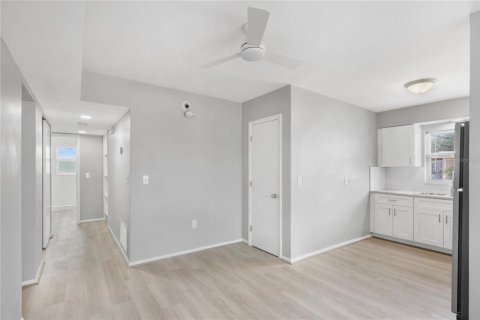 House in Largo, Florida 2 bedrooms, 126.9 sq.m. № 1832090 - photo 9