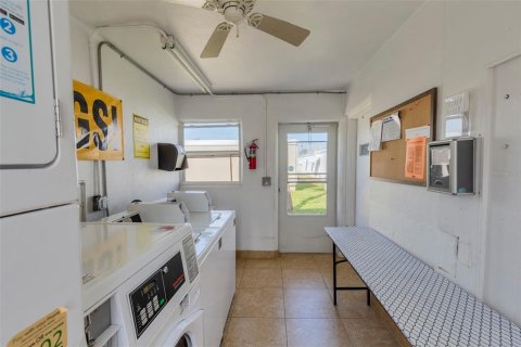 House in Largo, Florida 2 bedrooms, 126.9 sq.m. № 1832090 - photo 25