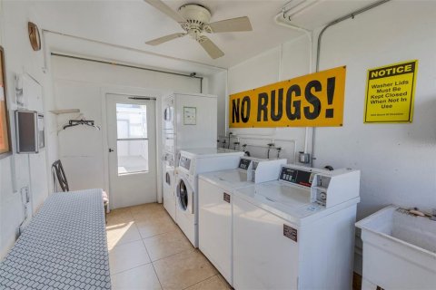 House in Largo, Florida 2 bedrooms, 126.9 sq.m. № 1832090 - photo 26