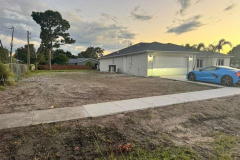 Villa ou maison à vendre à Port St. Lucie, Floride: 4 chambres, 222.97 m2 № 1966227 - photo 14