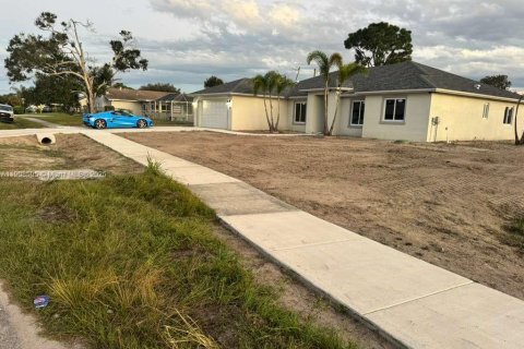 Villa ou maison à vendre à Port St. Lucie, Floride: 4 chambres, 222.97 m2 № 1966227 - photo 13