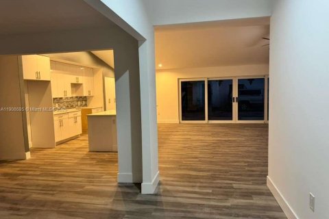 Villa ou maison à vendre à Port St. Lucie, Floride: 4 chambres, 222.97 m2 № 1966227 - photo 3