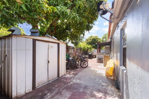 Casa en venta en North Miami Beach, Florida, 3 dormitorios, 165.18 m2 № 1940220 - foto 6