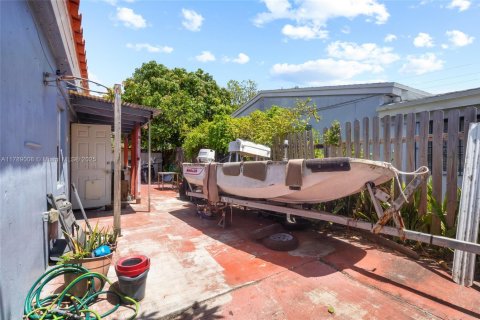 Casa en venta en North Miami Beach, Florida, 3 dormitorios, 165.18 m2 № 1940220 - foto 13
