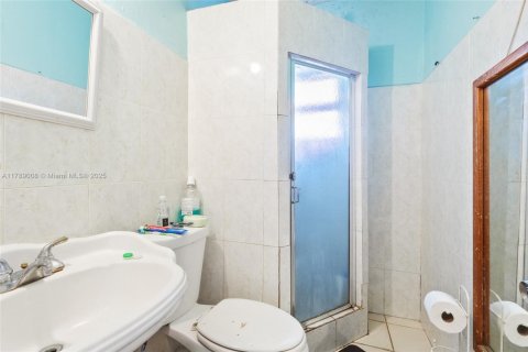 Casa en venta en North Miami Beach, Florida, 3 dormitorios, 165.18 m2 № 1940220 - foto 12