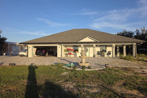House in Avon Park, Florida 3 bedrooms, 278.71 sq.m. № 2115929