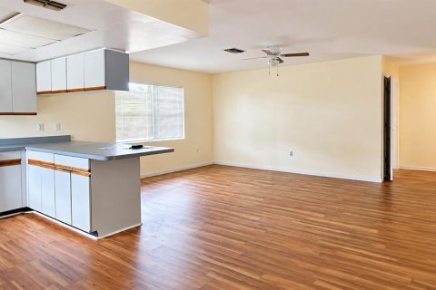 Appartement à louer à Bradenton, Floride: 3 chambres, 195.84 m2 № 2386321 - photo 2