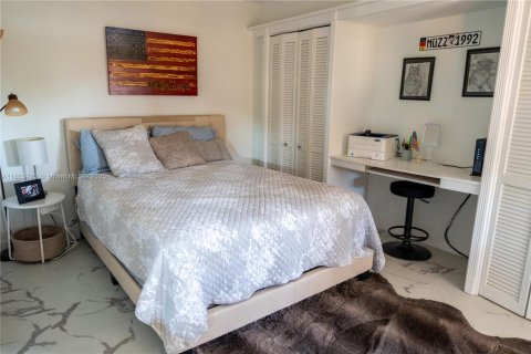 Townhouse in Palm Springs, Florida 3 bedrooms, 143.07 sq.m. № 1748829 - photo 7