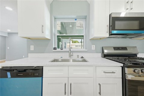Villa ou maison à vendre à Saint Petersburg, Floride: 3 chambres, 127.55 m2 № 2227702 - photo 11
