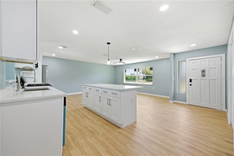 Villa ou maison à vendre à Saint Petersburg, Floride: 3 chambres, 127.55 m2 № 2227702 - photo 5