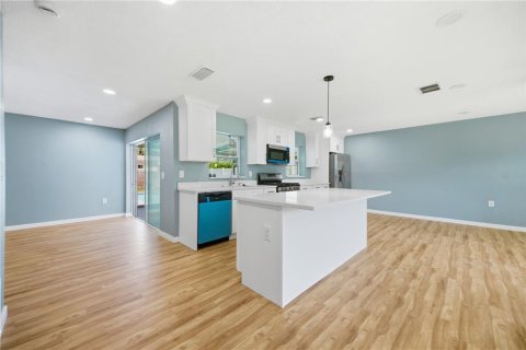 Villa ou maison à vendre à Saint Petersburg, Floride: 3 chambres, 127.55 m2 № 2227702 - photo 6