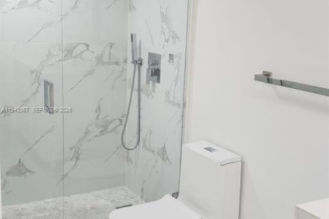 Condominio en venta en Doral, Florida, 1 dormitorio, 71.53 m2 № 2001161 - foto 14