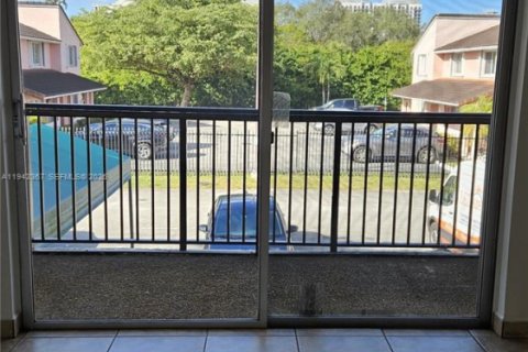 Copropriété à vendre à Doral, Floride: 1 chambre, 71.53 m2 № 2001161 - photo 2