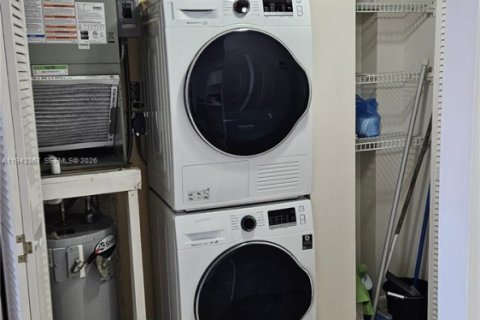 Condominio en venta en Doral, Florida, 1 dormitorio, 71.53 m2 № 2001161 - foto 18