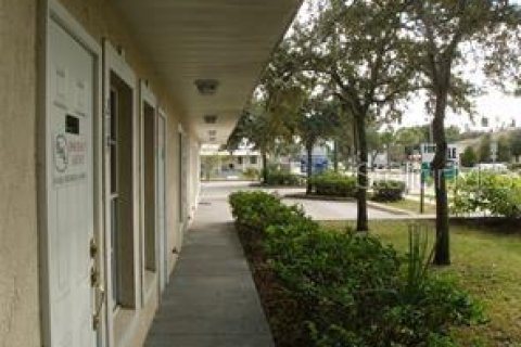 Commercial property in Kissimmee, Florida 274.25 sq.m. № 2230075 - photo 3