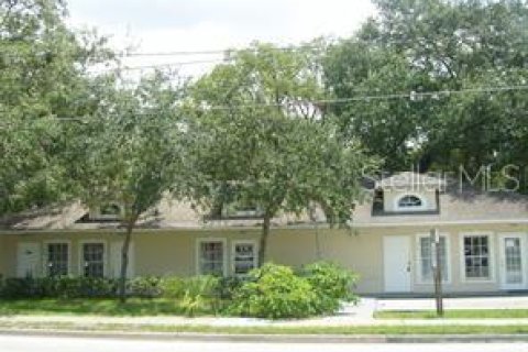 Commercial property in Kissimmee, Florida 274.25 sq.m. № 2230075