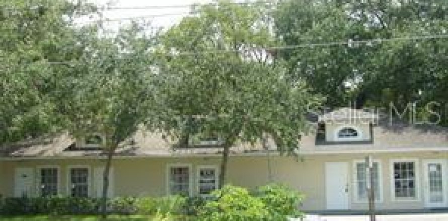 Commercial property in Kissimmee, Florida 274.25 sq.m. № 2230075