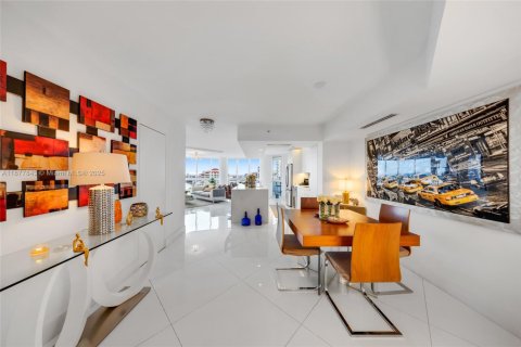 Condo in Miami Beach, Florida, 2 bedrooms  № 1978136 - photo 12