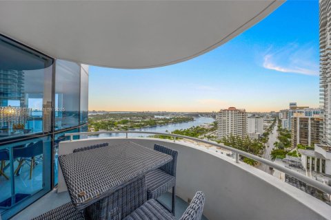 Condo in Miami Beach, Florida, 2 bedrooms  № 1978136 - photo 29